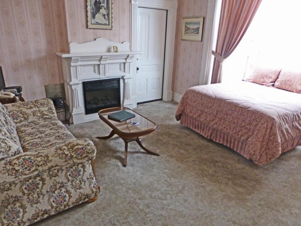 Victorian Inn Image 37